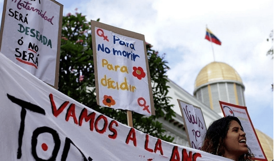 Discusión sobre despenalizar el aborto lleva 100 años relegada de la agenda pública